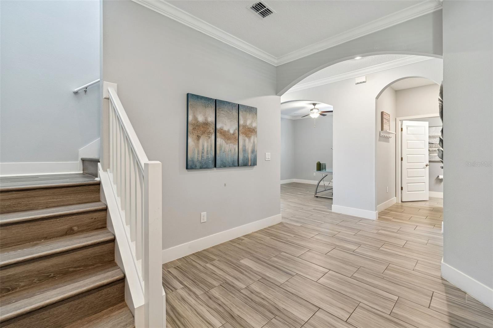 Listing photo id 3 for 9822 Little Bluestem Drive