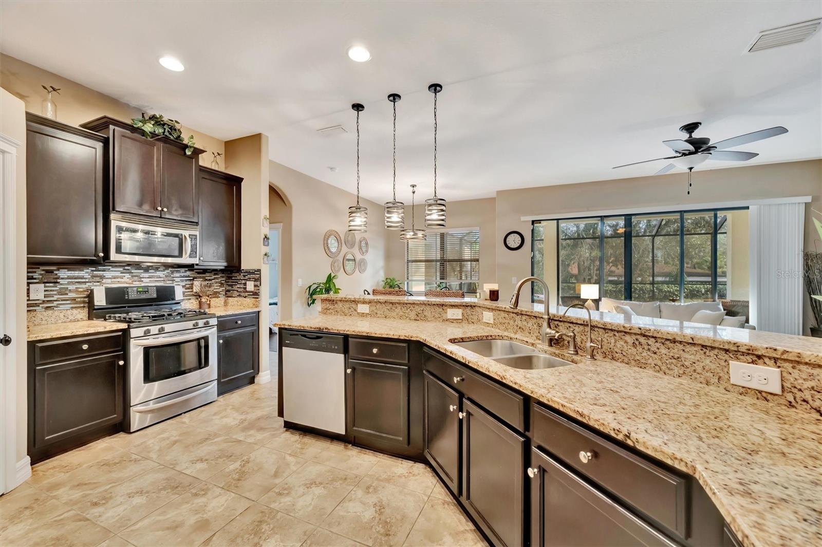 Image 21 of 99 For 15616 Starling Water Drive