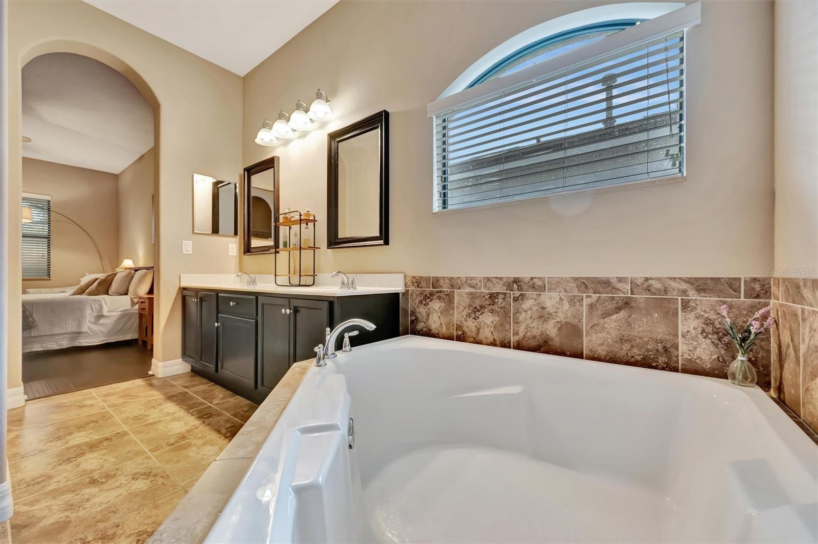 Image 41 of 99 For 15616 Starling Water Drive