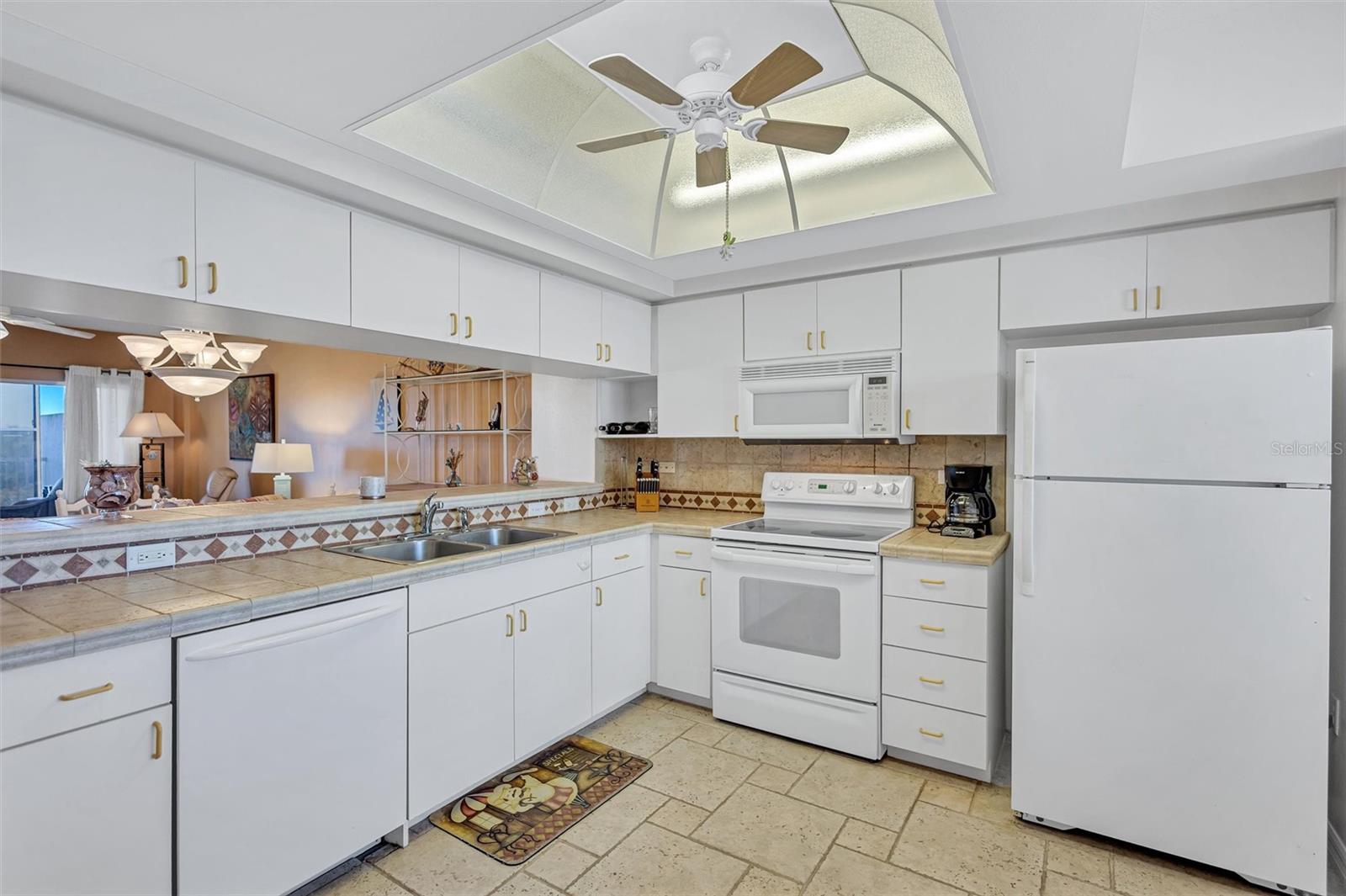 Image 11 of 40 For 6475 Shoreline Drive 5102