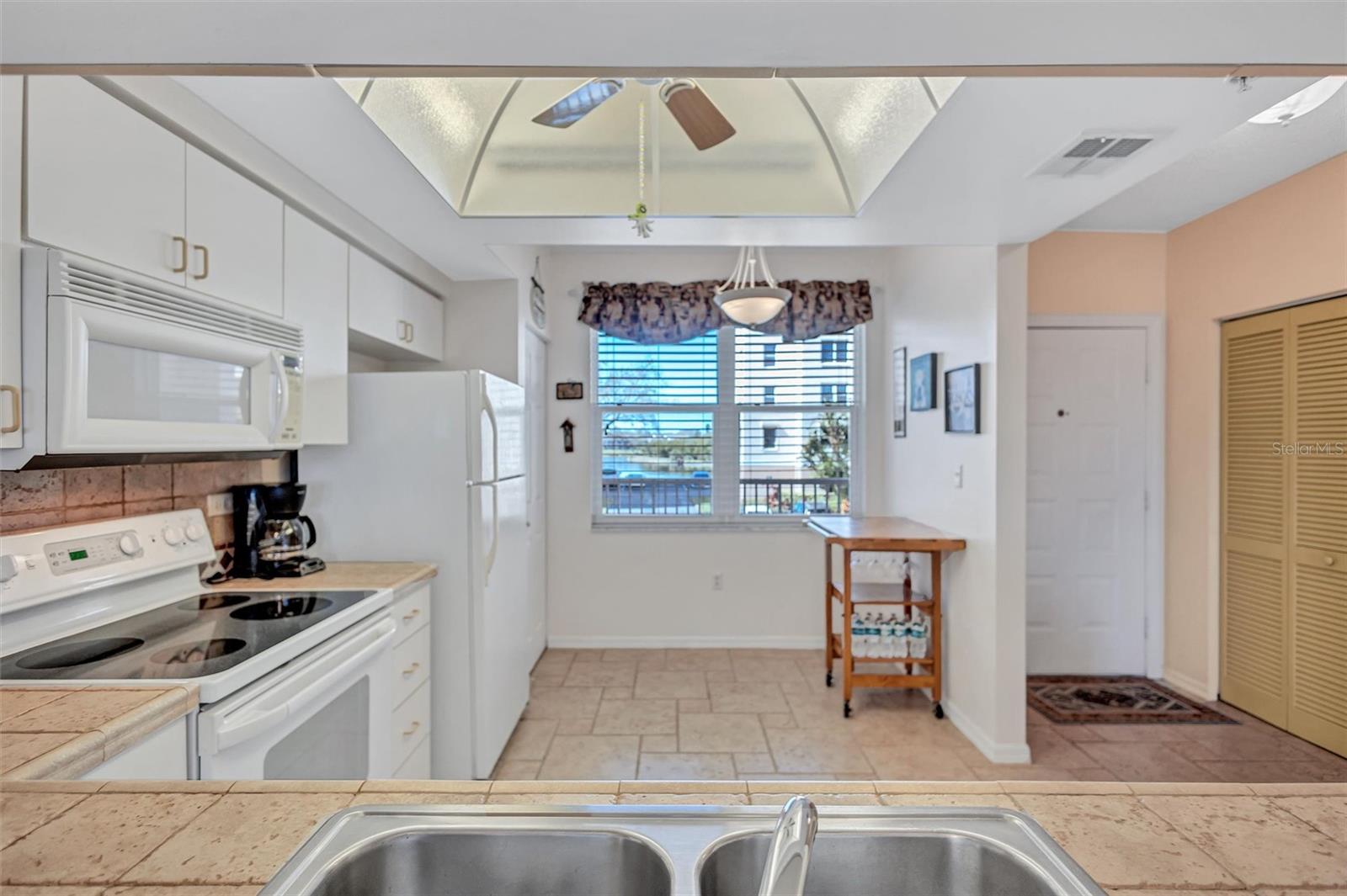 Image 14 of 40 For 6475 Shoreline Drive 5102