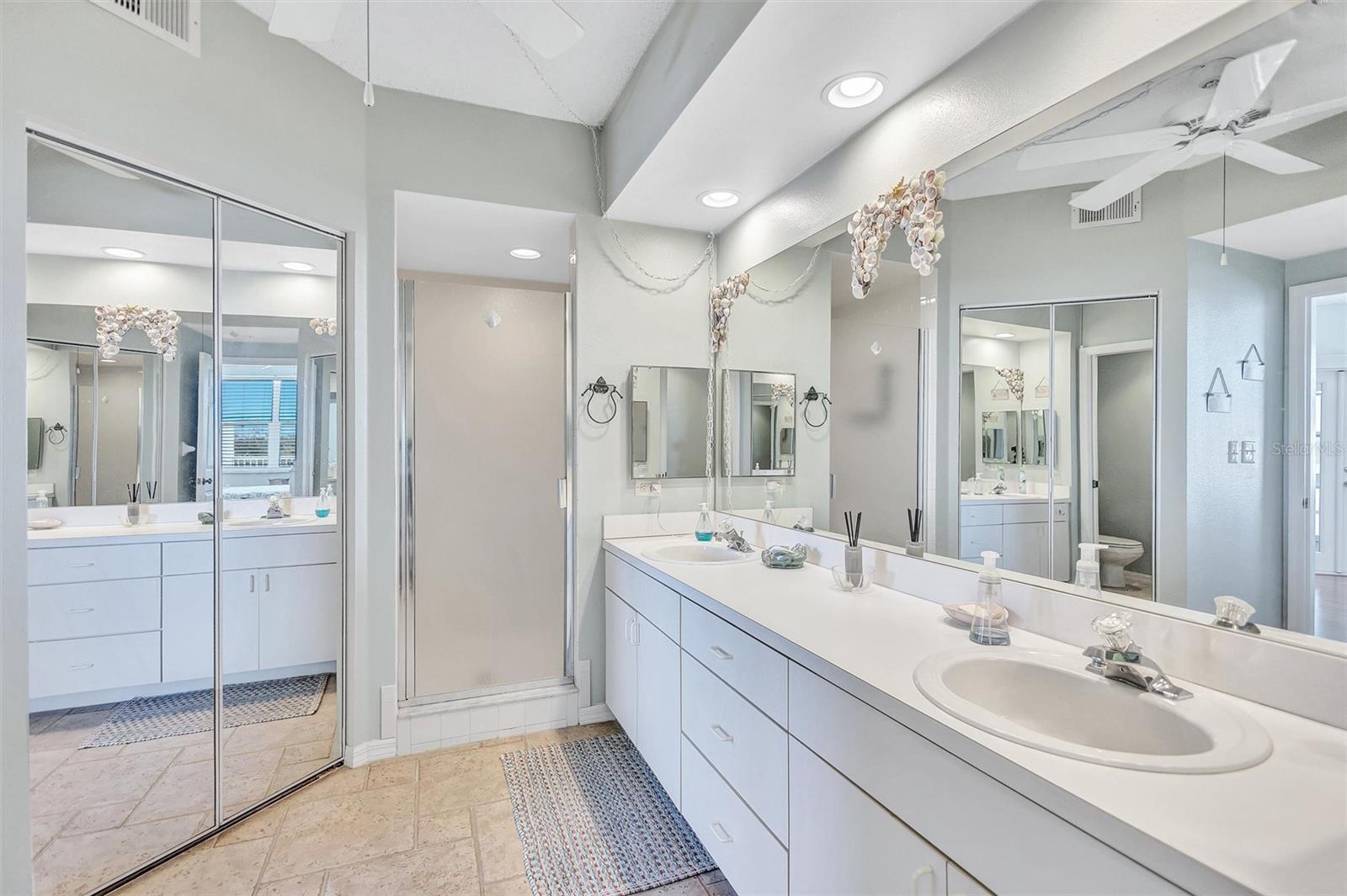 Image 20 of 40 For 6475 Shoreline Drive 5102