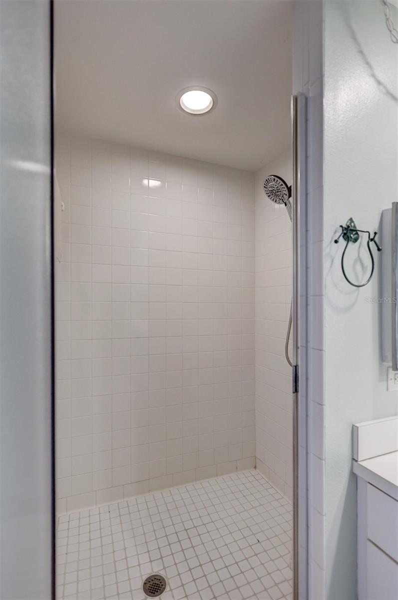 Image 22 of 40 For 6475 Shoreline Drive 5102