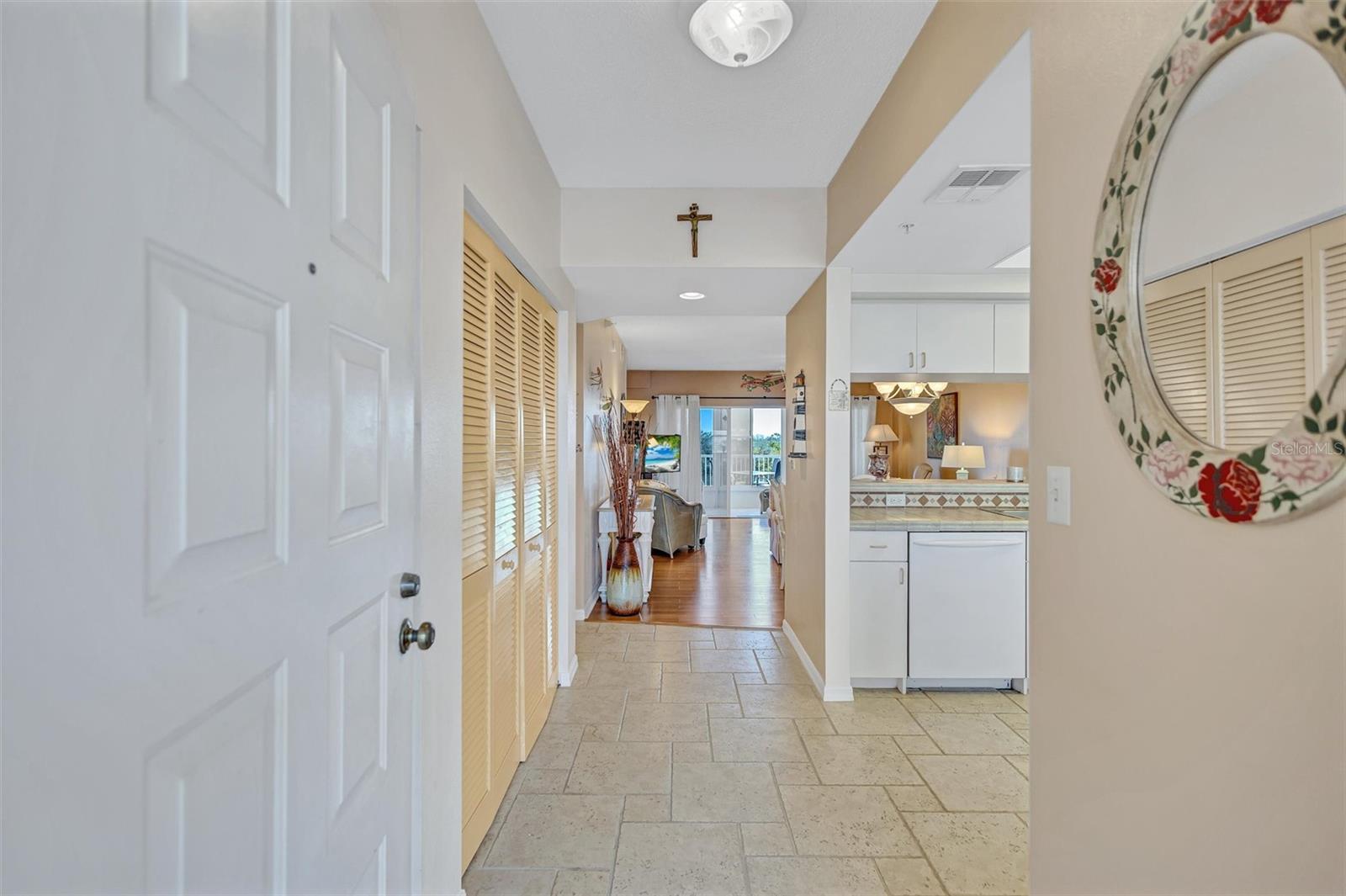 Image 5 of 40 For 6475 Shoreline Drive 5102