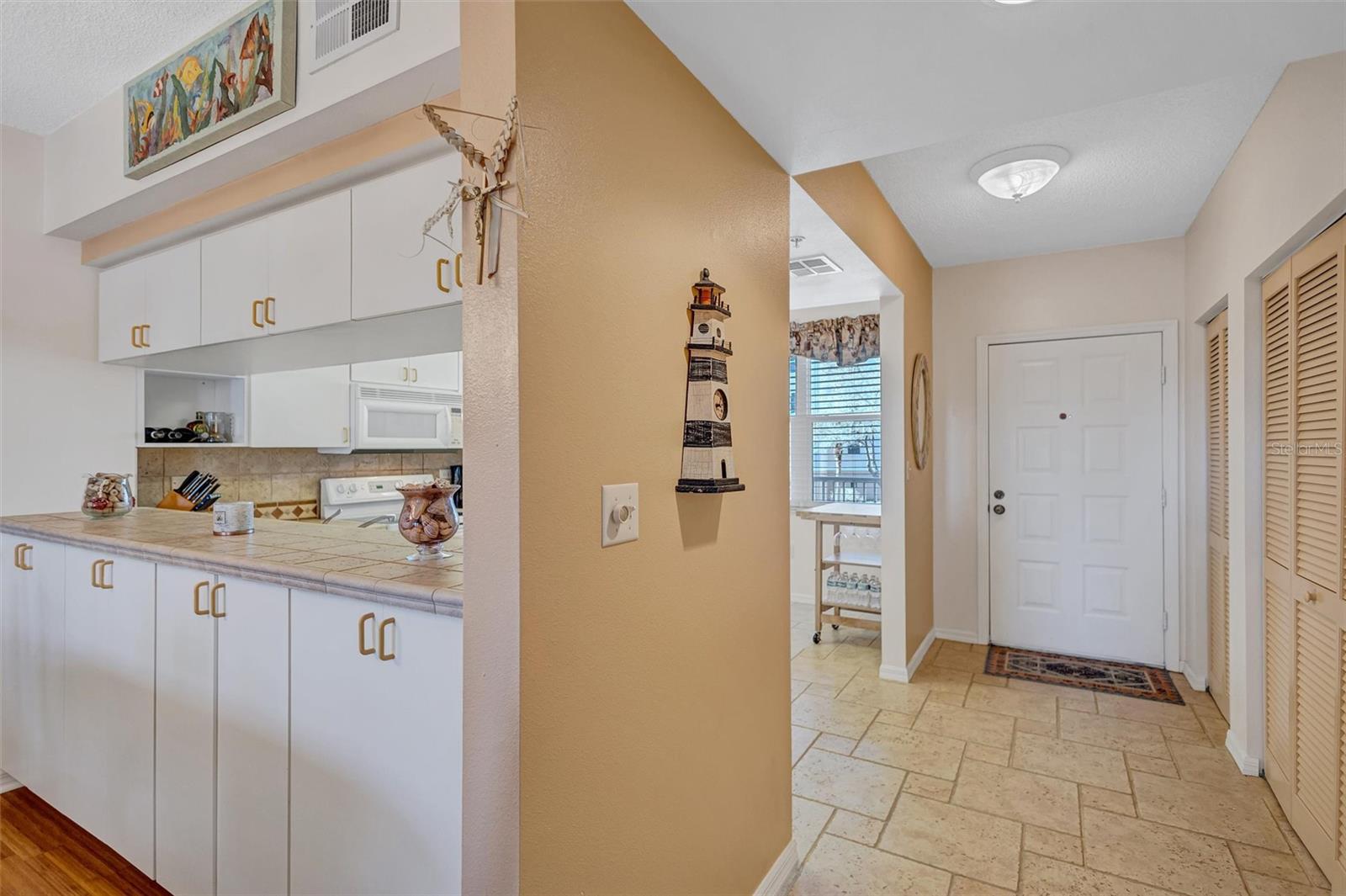 Image 6 of 40 For 6475 Shoreline Drive 5102