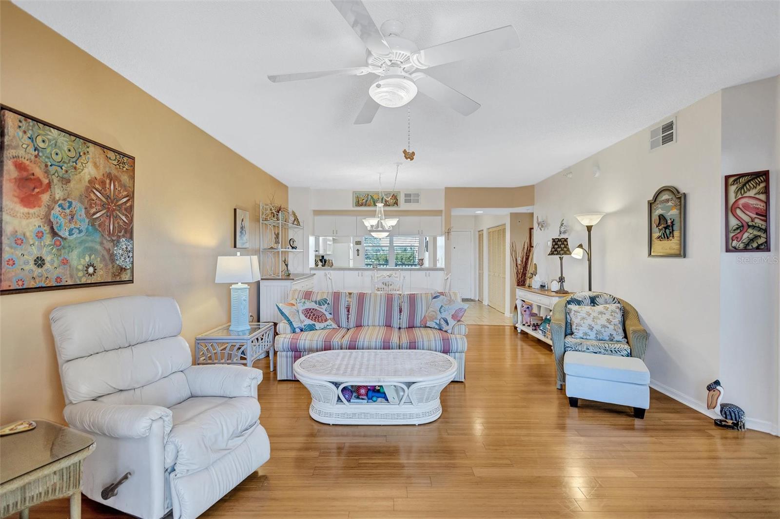 Image 8 of 40 For 6475 Shoreline Drive 5102