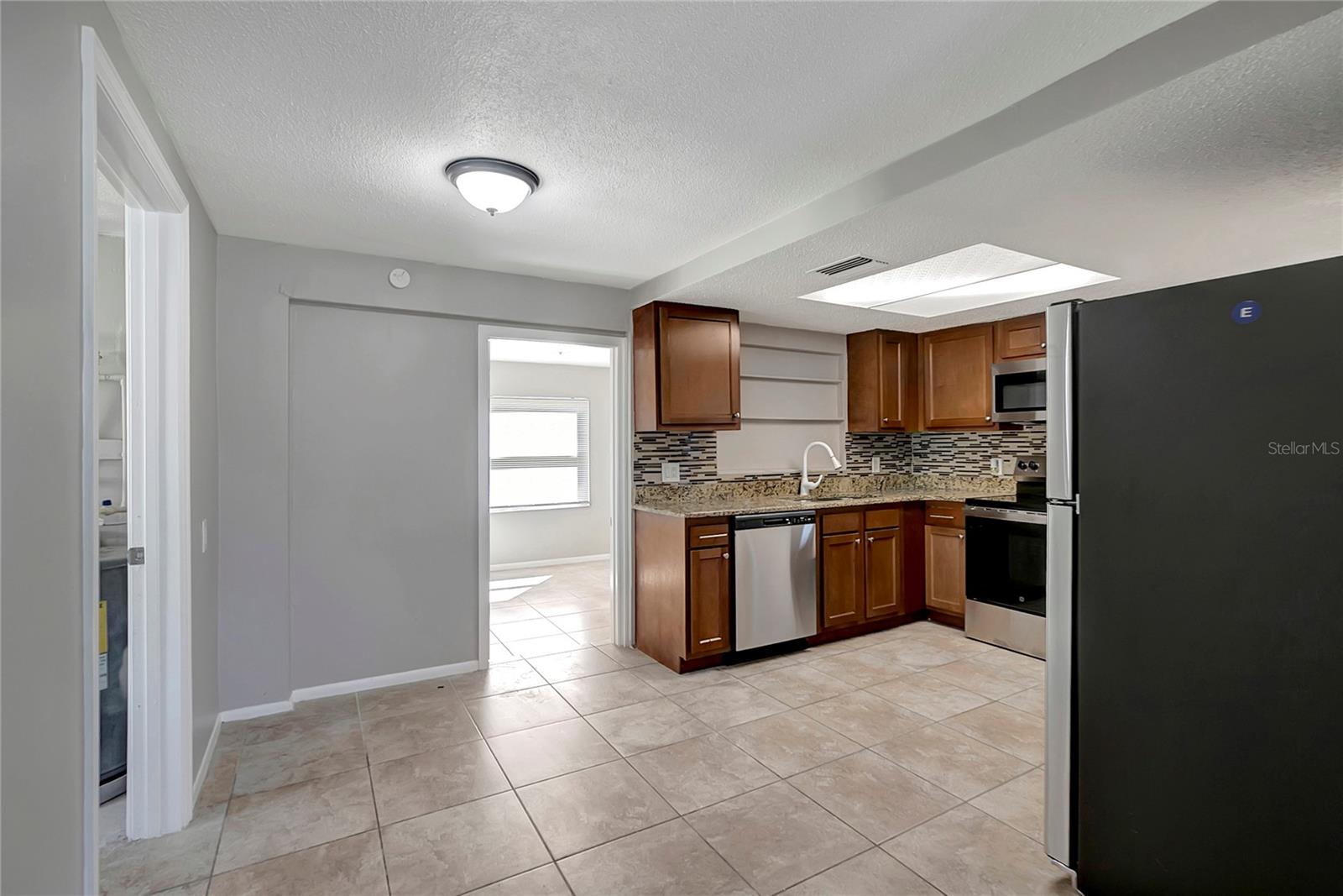 Listing photo id 8 for 7534 Galahad Road