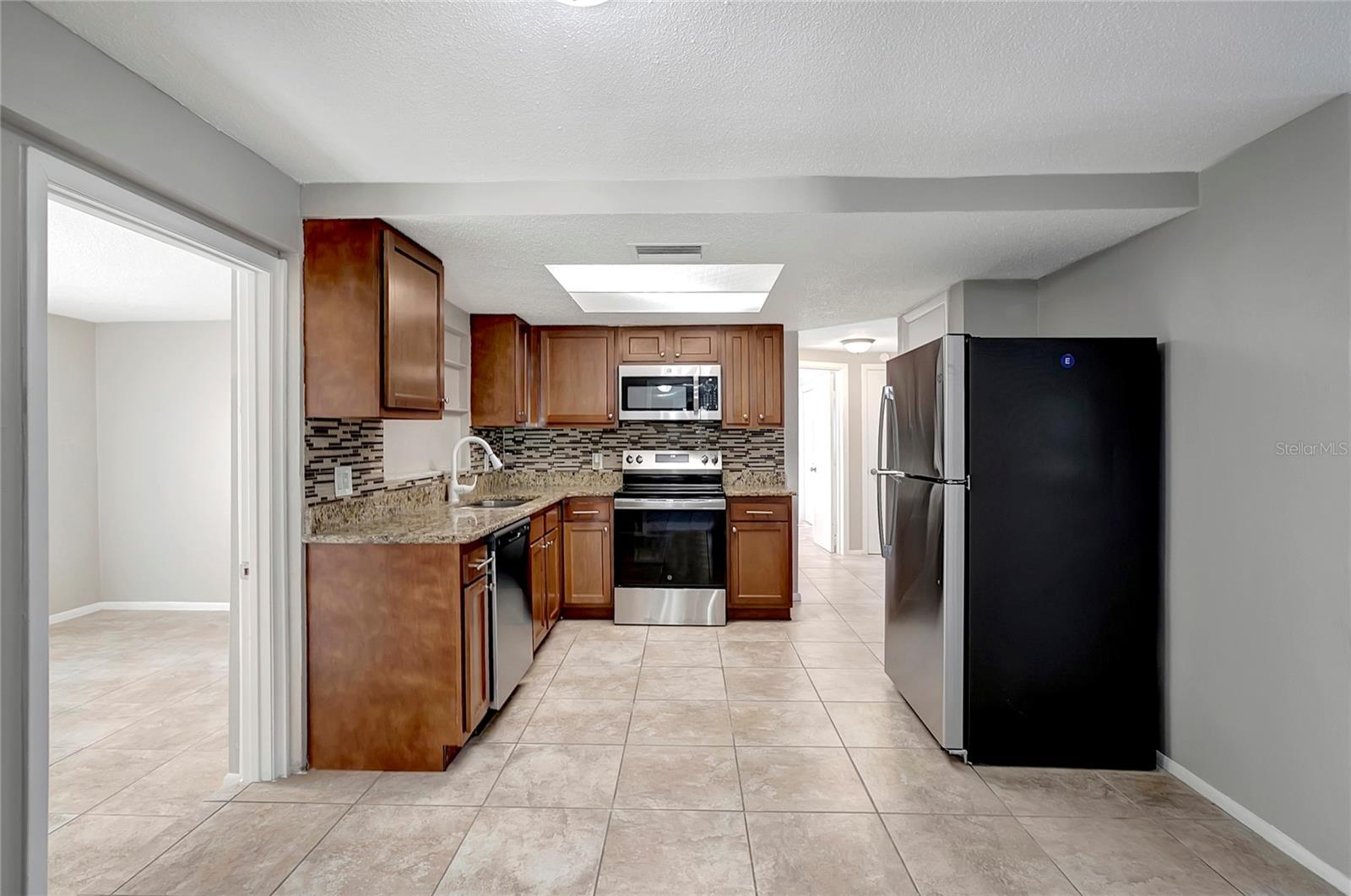 Listing photo id 9 for 7534 Galahad Road