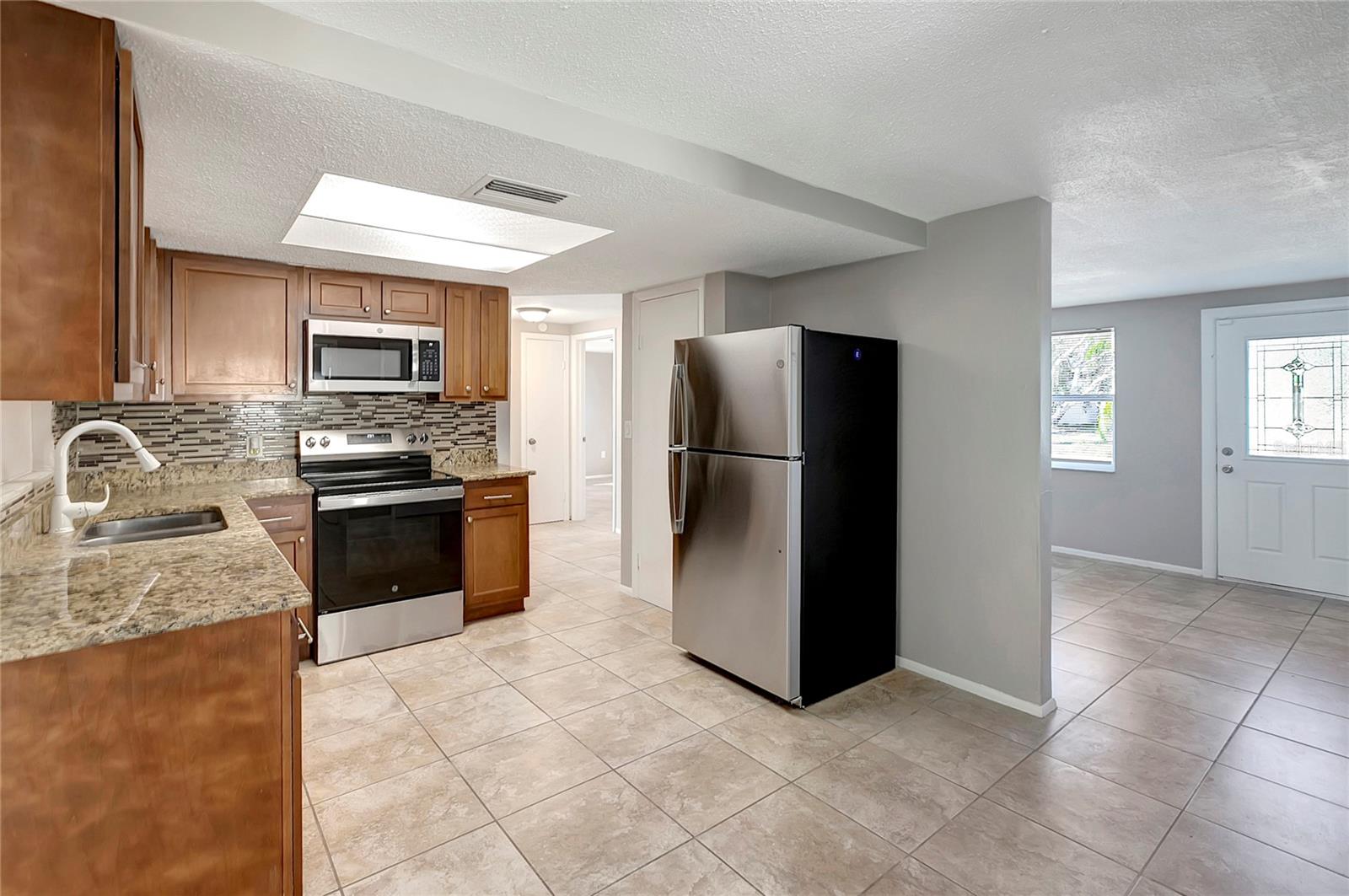 Listing photo id 10 for 7534 Galahad Road