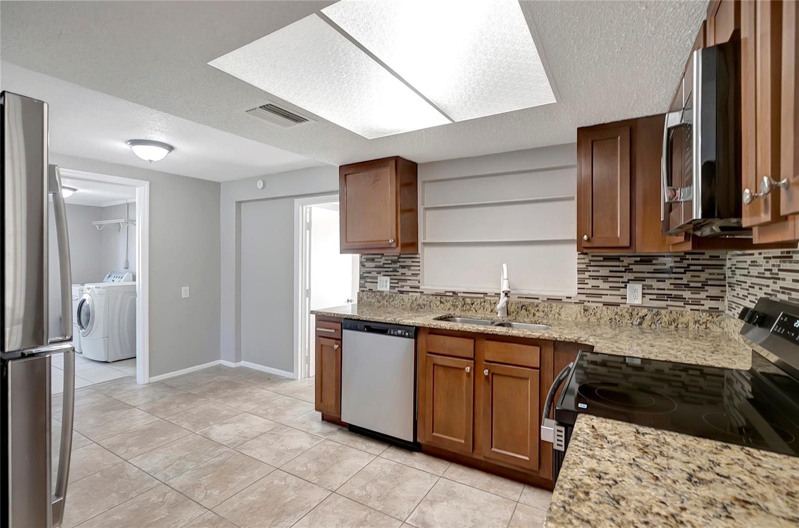 Listing photo id 14 for 7534 Galahad Road