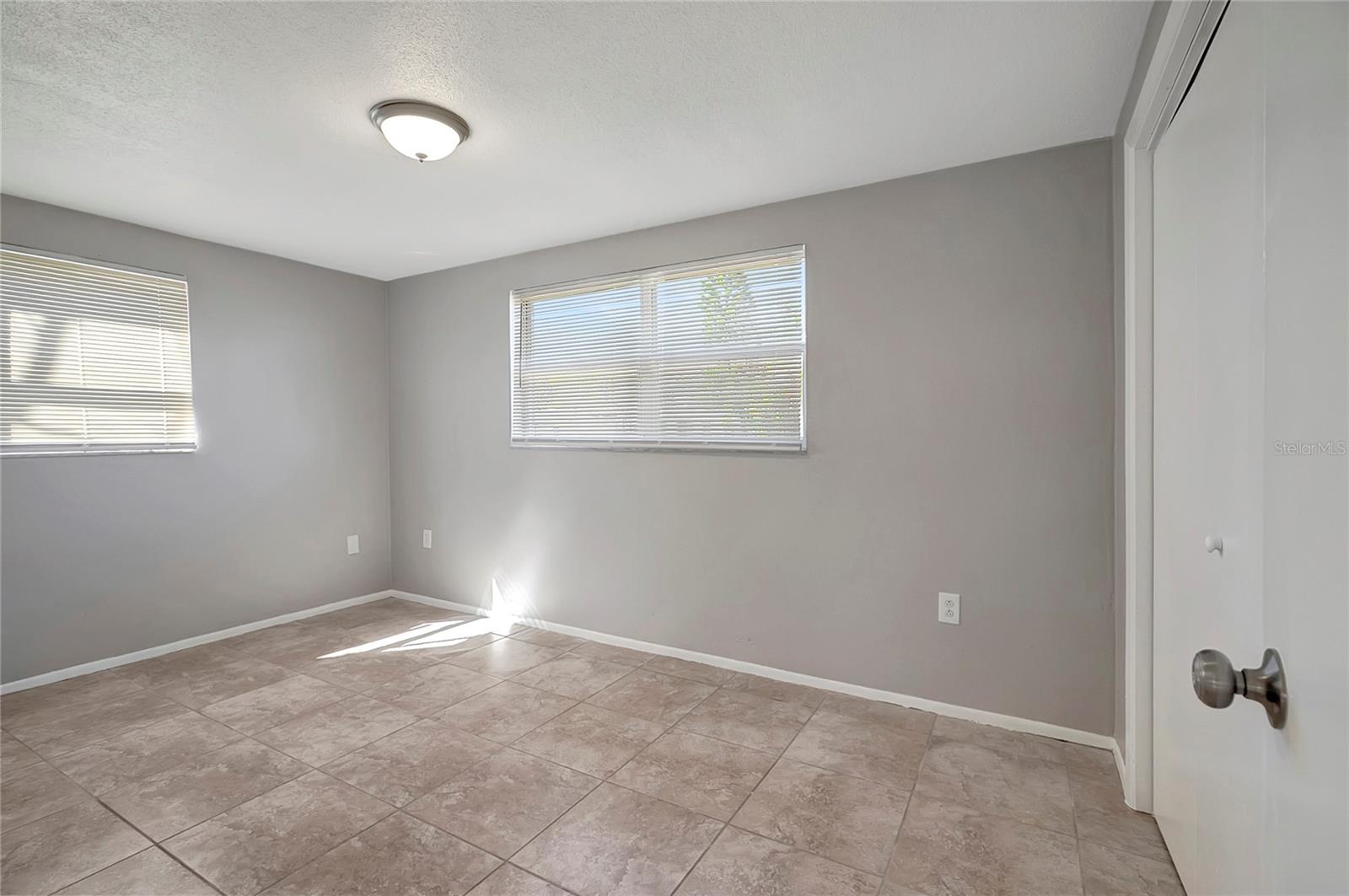 Listing photo id 16 for 7534 Galahad Road