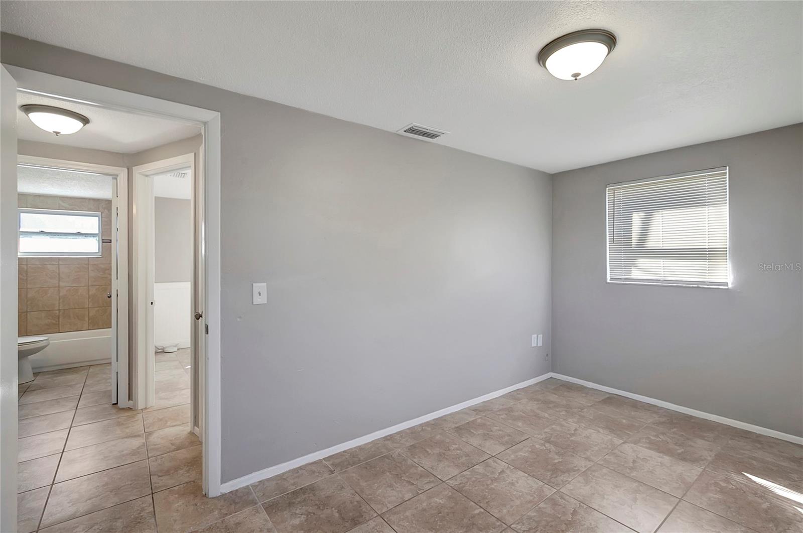 Listing photo id 17 for 7534 Galahad Road