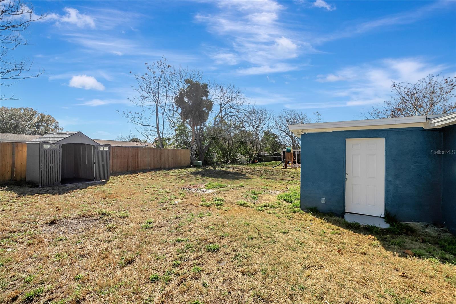 Listing photo id 32 for 7534 Galahad Road