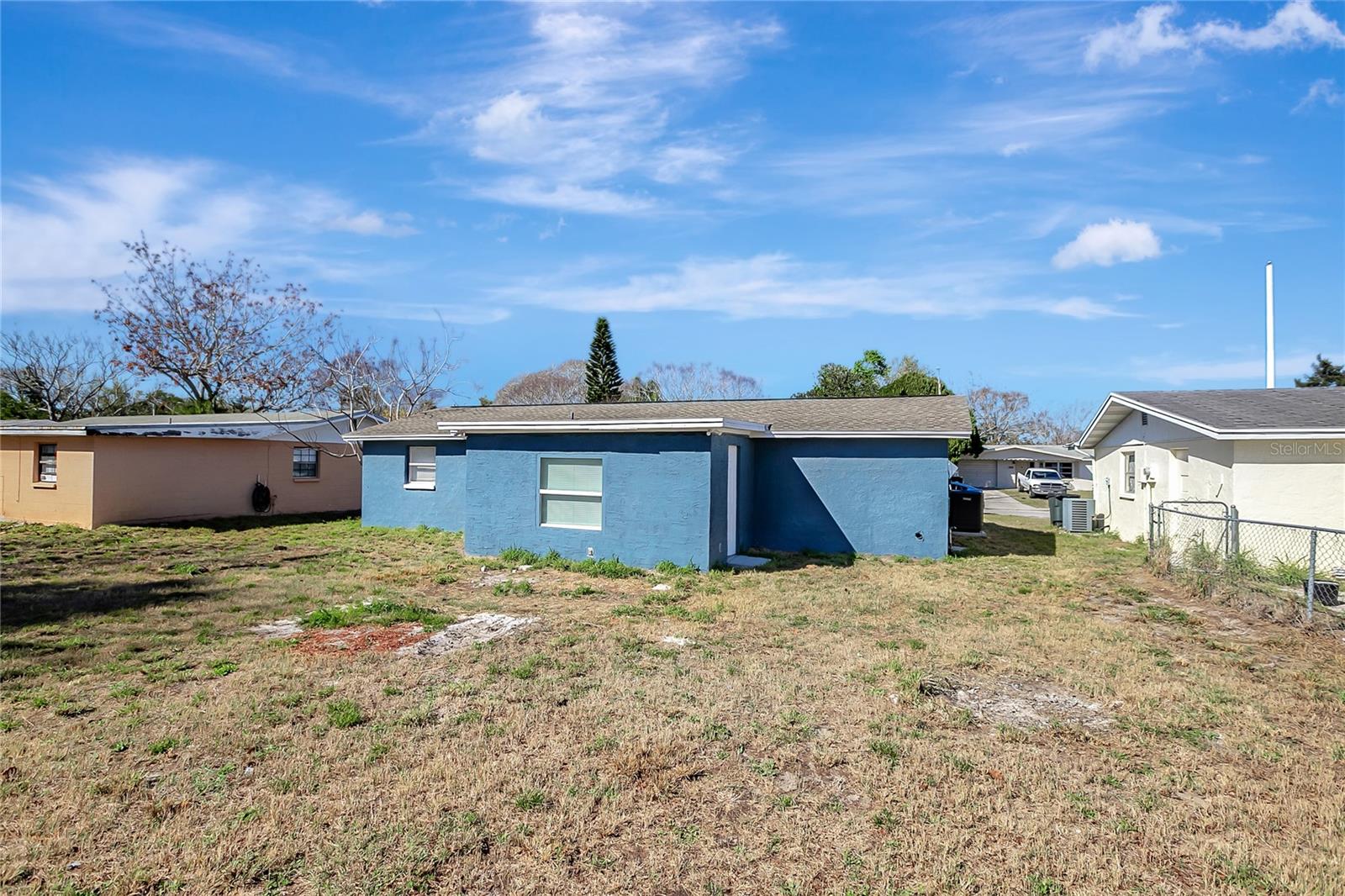 Listing photo id 33 for 7534 Galahad Road