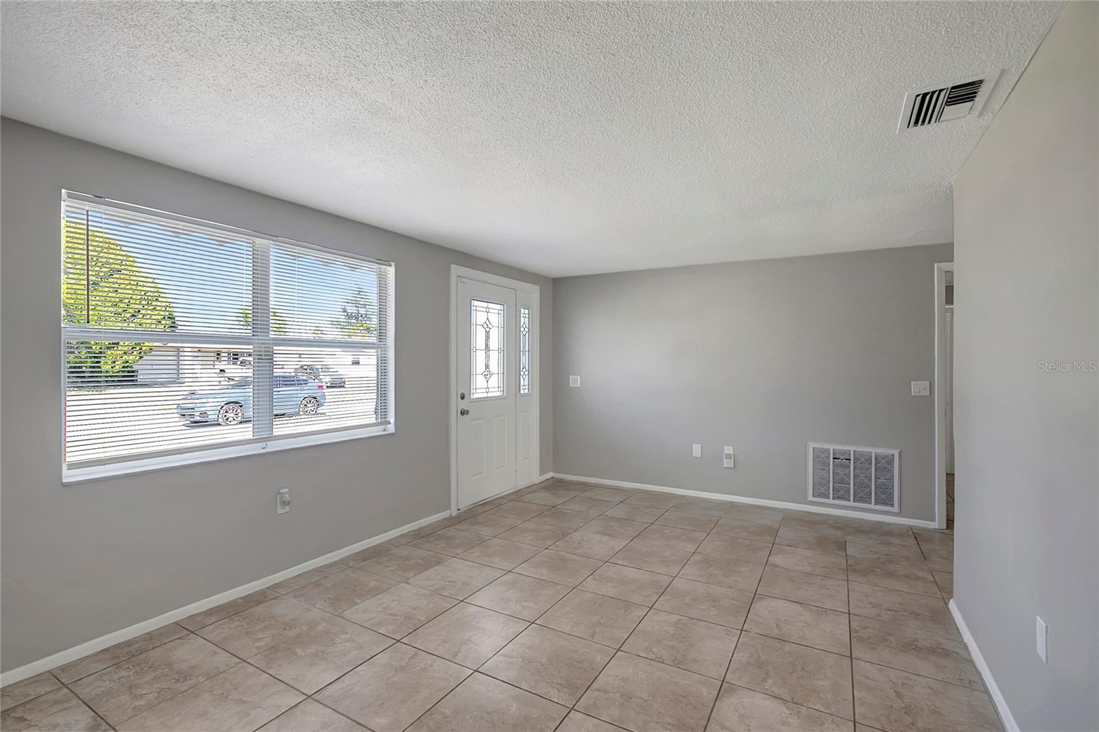 Listing photo id 4 for 7534 Galahad Road