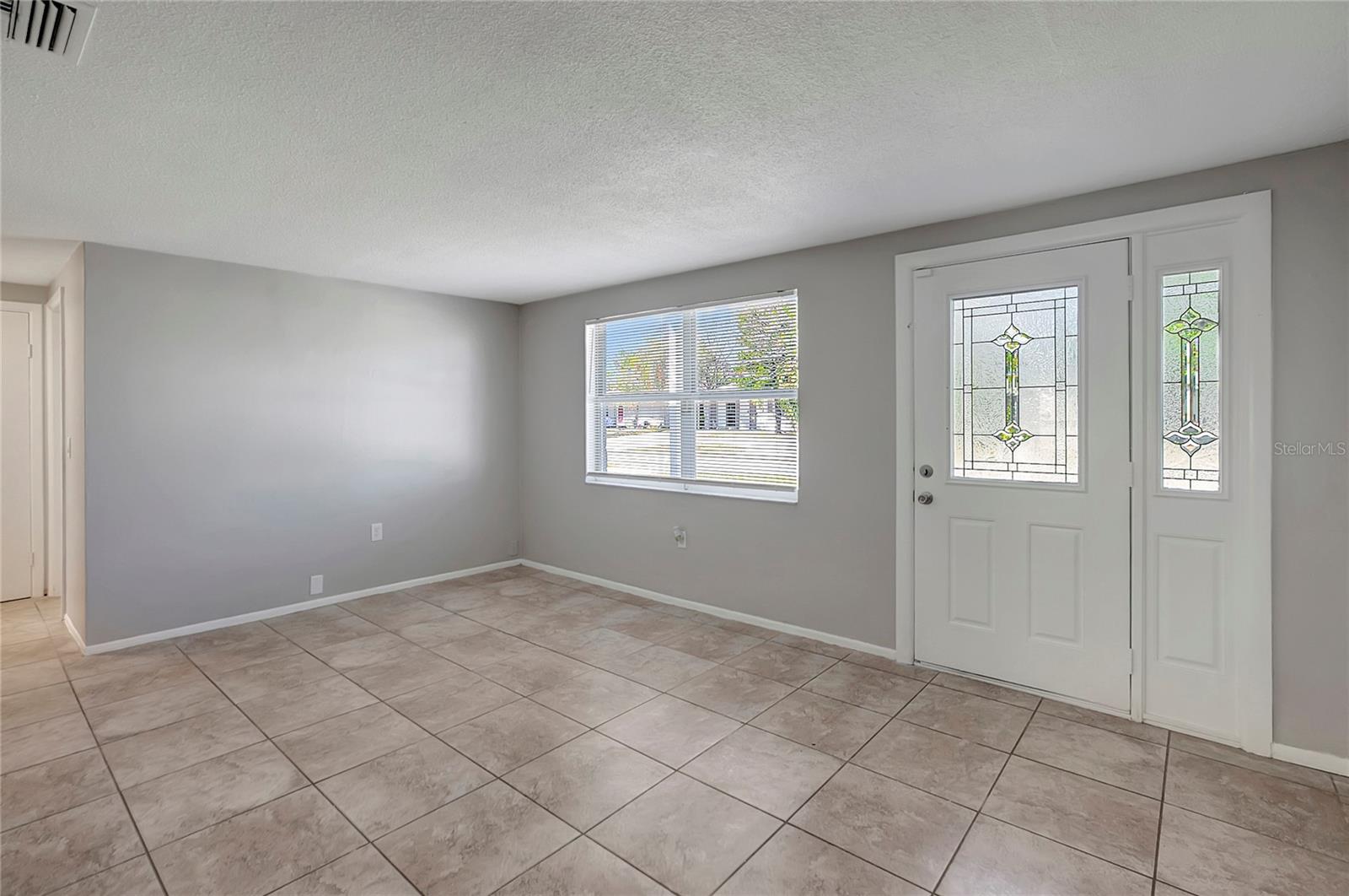 Listing photo id 7 for 7534 Galahad Road