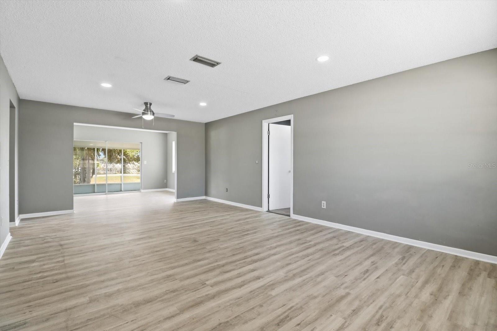 Image 6 of 45 For 5188 Woodridge Lane