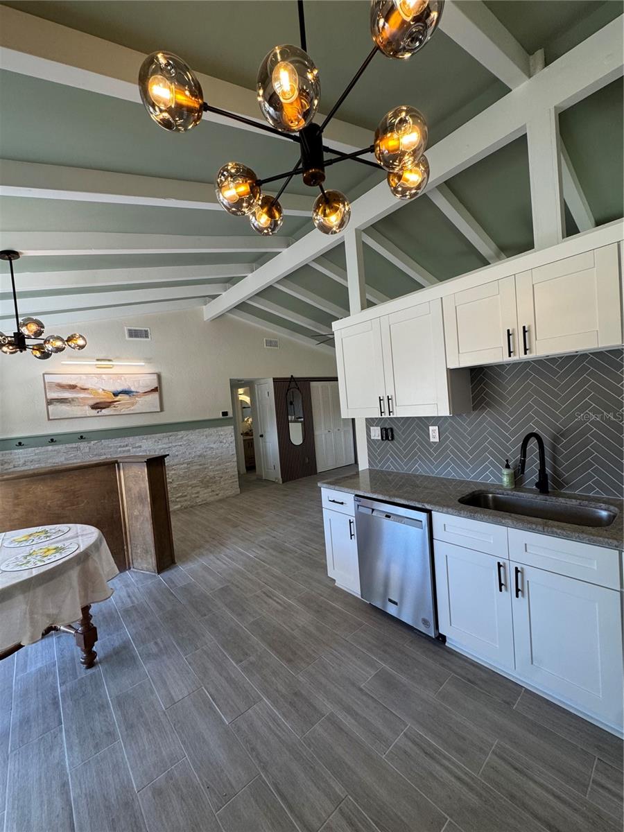 Image 11 of 81 For 1500 Carson Circle Ne