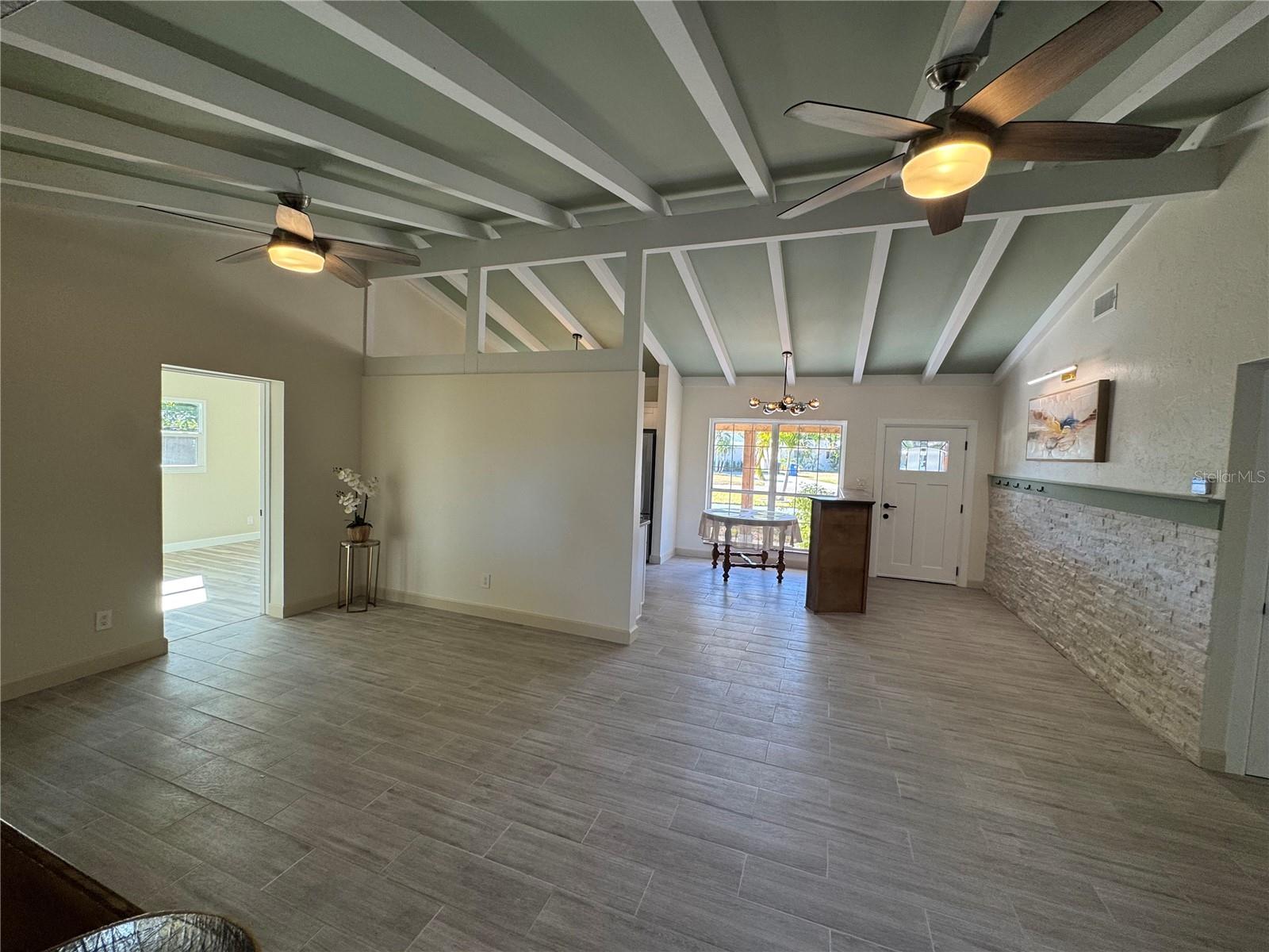 Image 12 of 81 For 1500 Carson Circle Ne