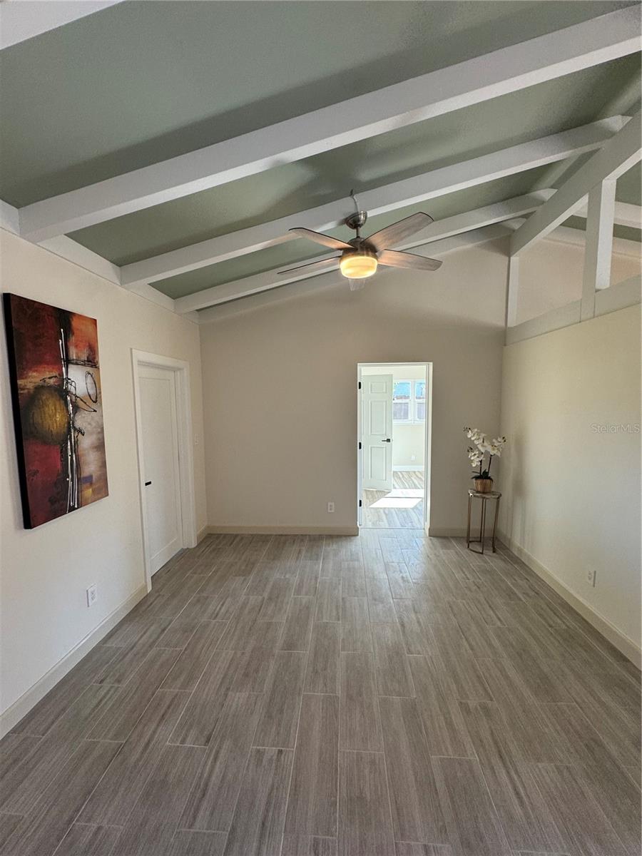 Image 14 of 81 For 1500 Carson Circle Ne