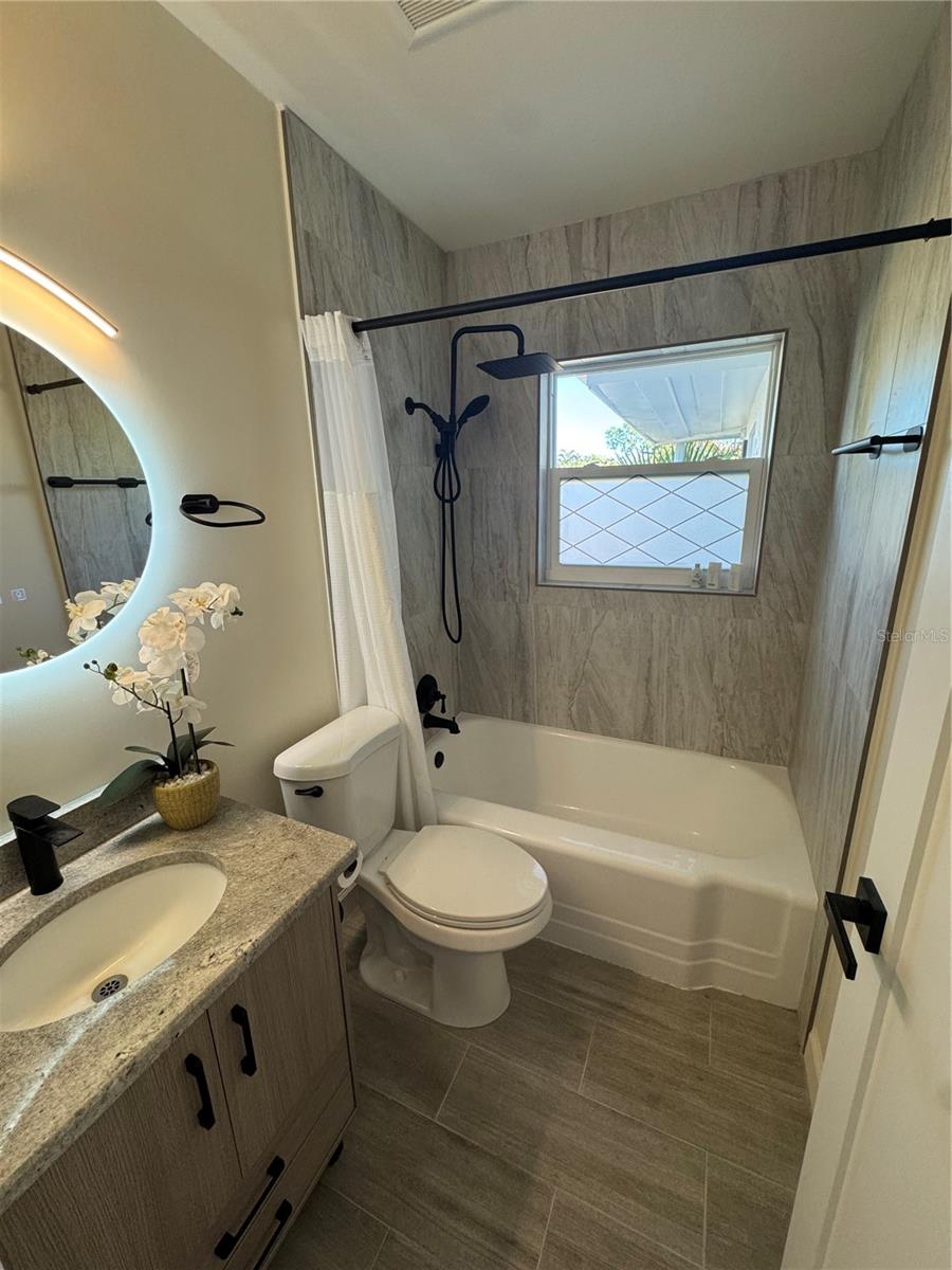 Image 18 of 81 For 1500 Carson Circle Ne