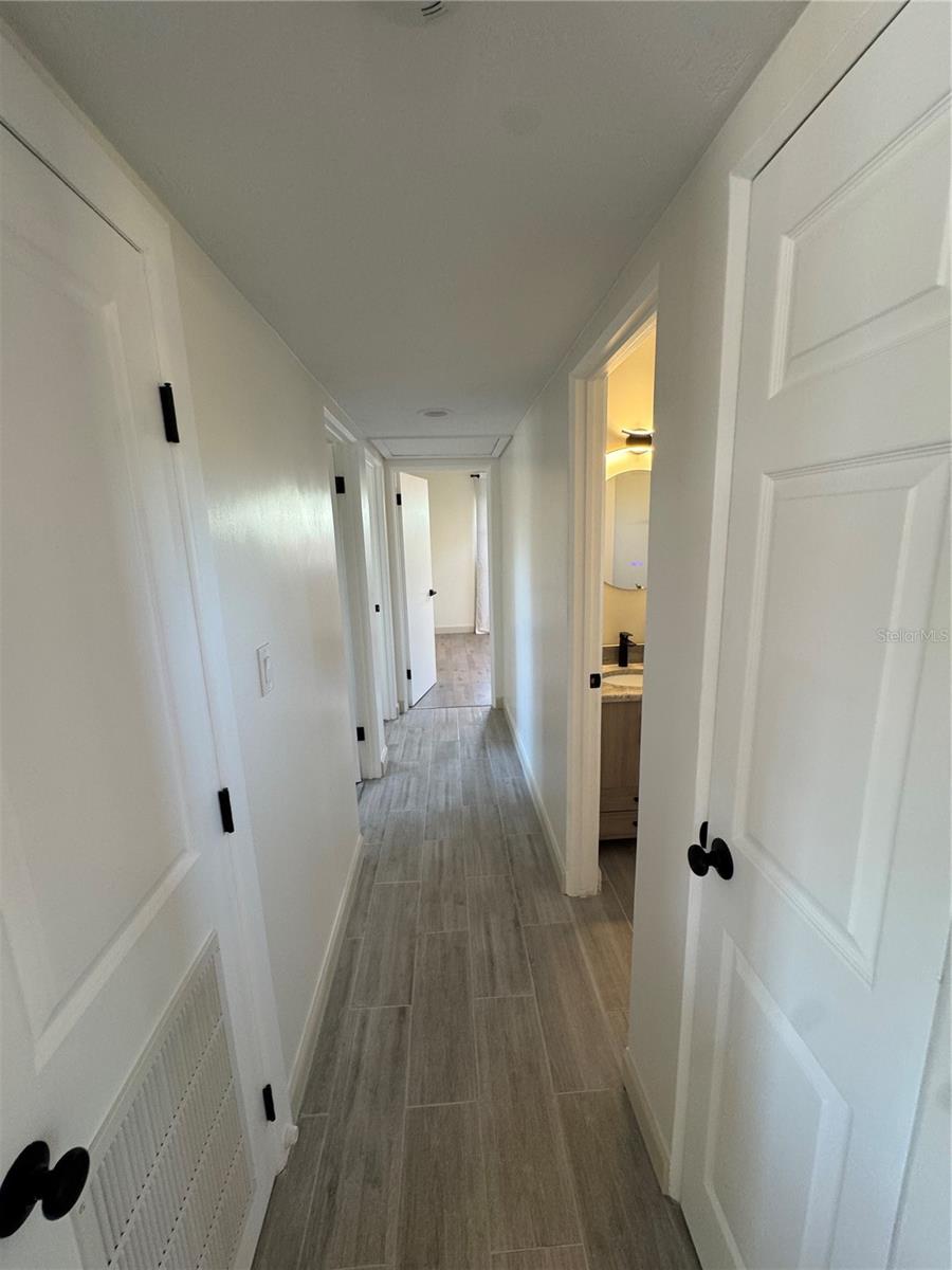 Image 38 of 81 For 1500 Carson Circle Ne