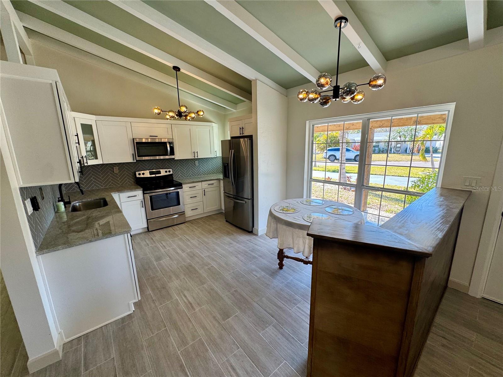 Image 5 of 81 For 1500 Carson Circle Ne