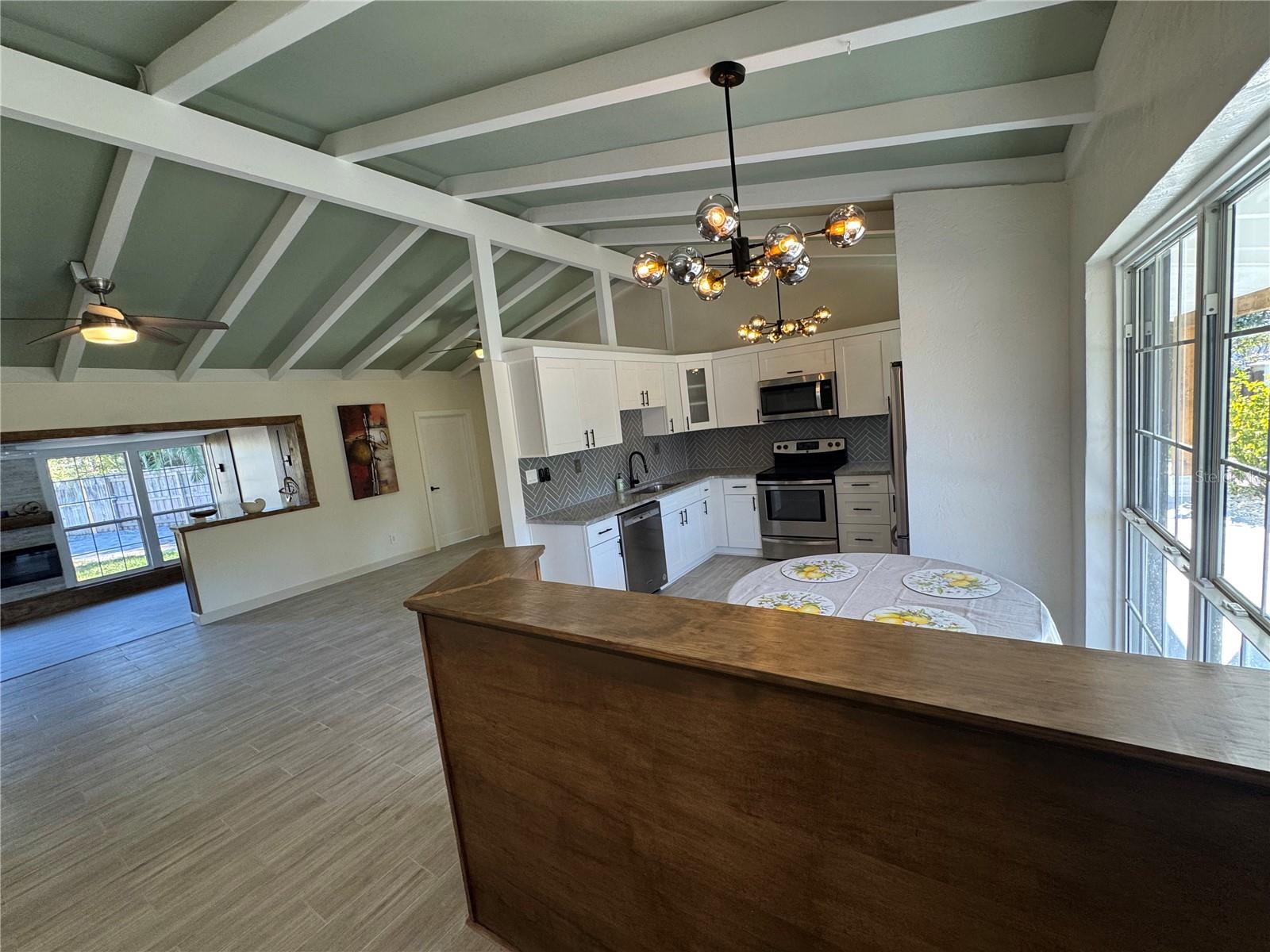 Image 8 of 81 For 1500 Carson Circle Ne