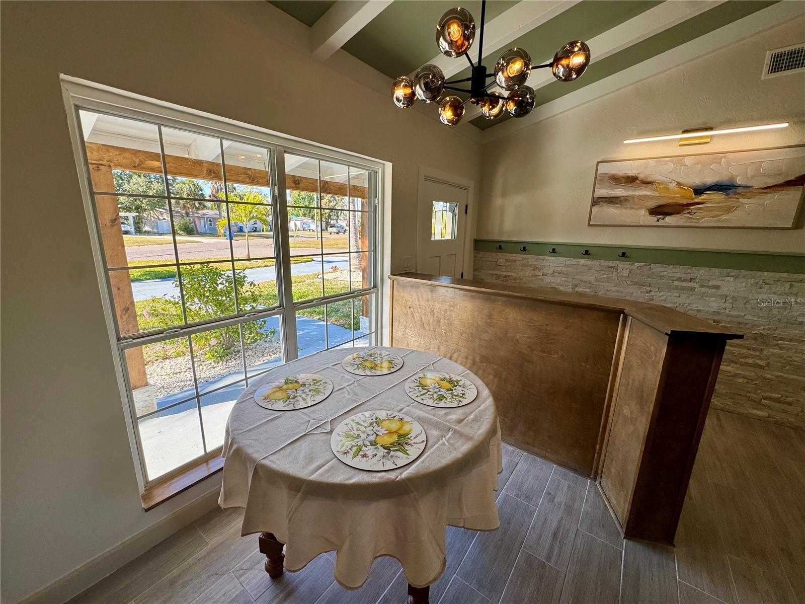 Image 9 of 81 For 1500 Carson Circle Ne