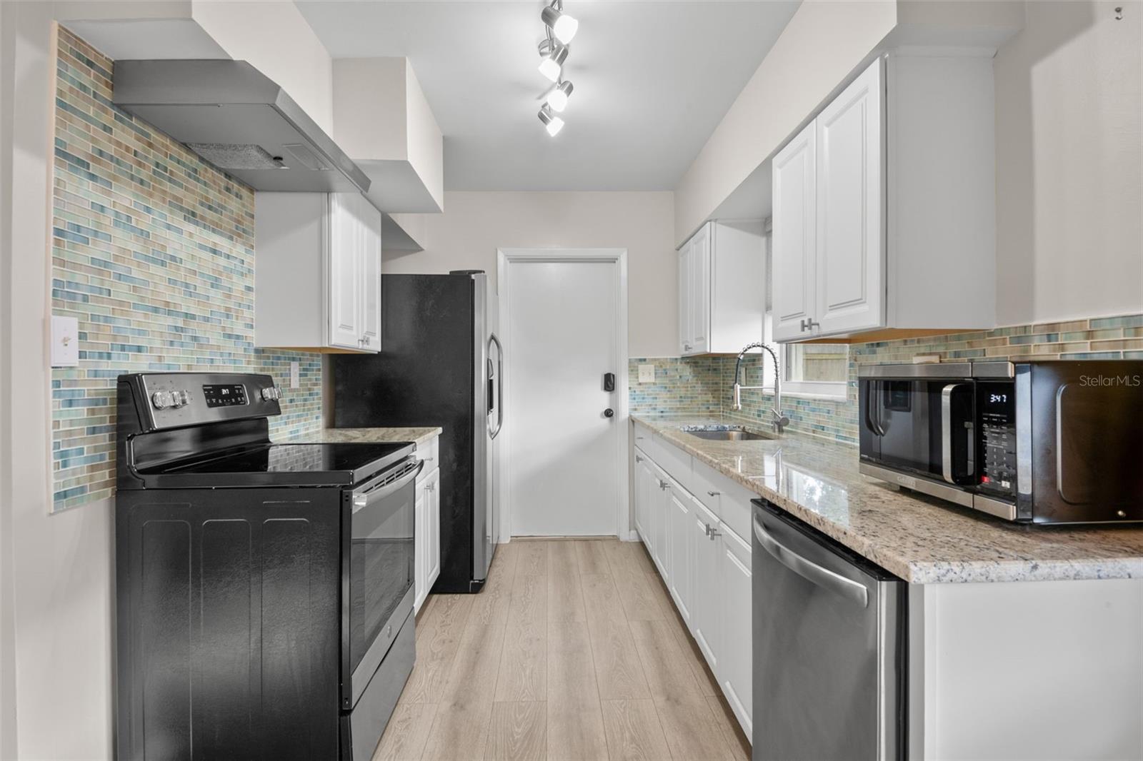 Image 10 of 27 For 5600 33rd Avenue N