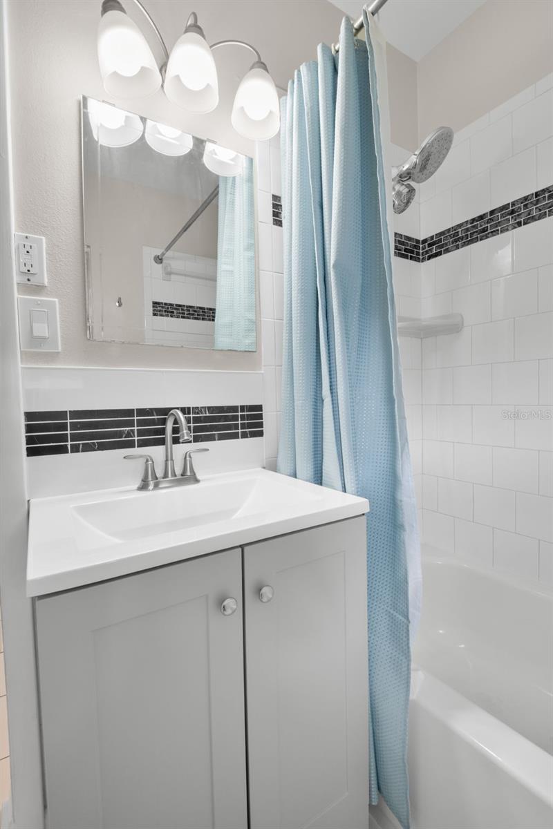 Image 20 of 27 For 5600 33rd Avenue N