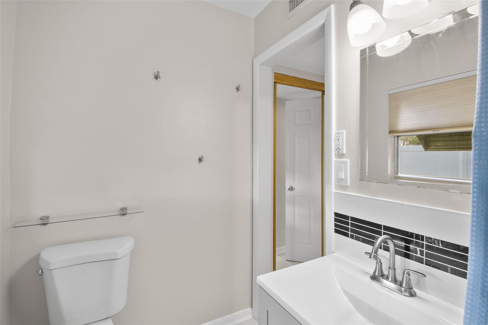 Image 21 of 27 For 5600 33rd Avenue N