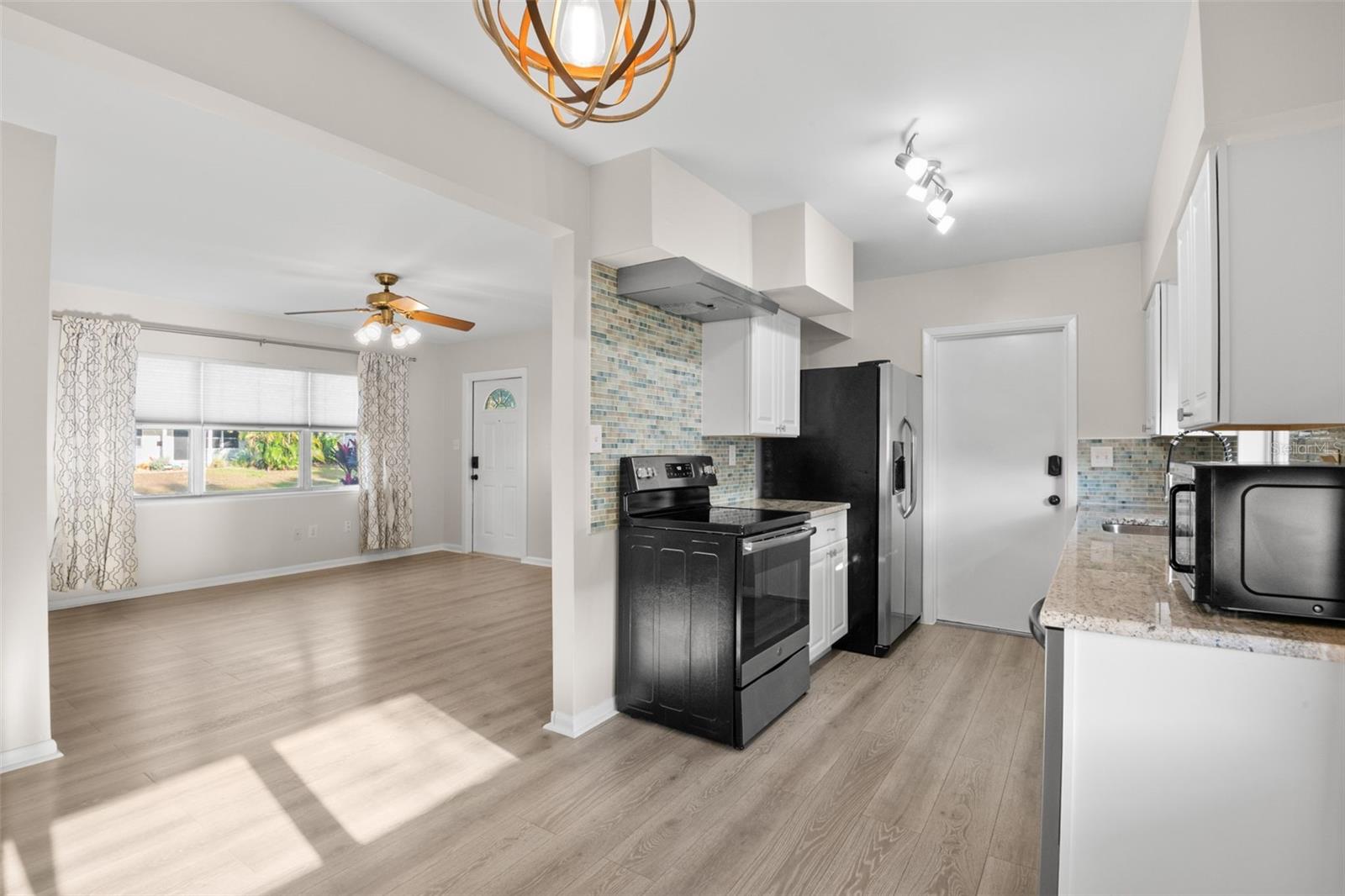 Image 8 of 27 For 5600 33rd Avenue N