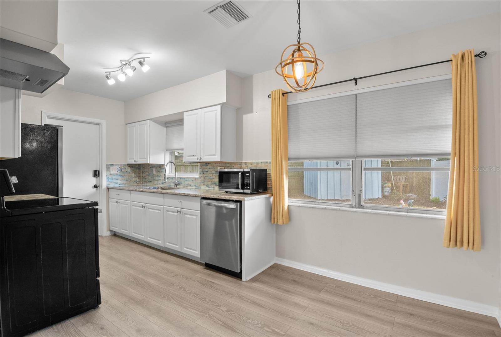 Image 9 of 27 For 5600 33rd Avenue N