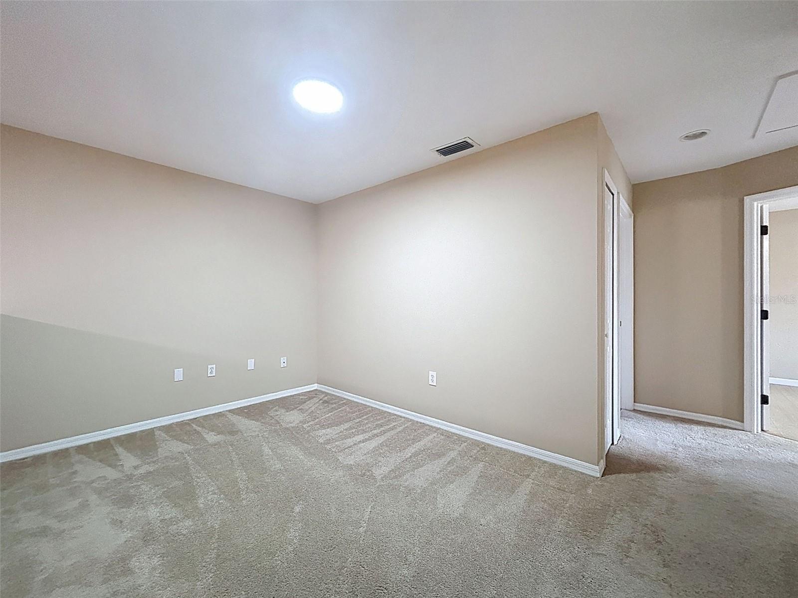 Image 33 of 64 For 7703 British Open Way