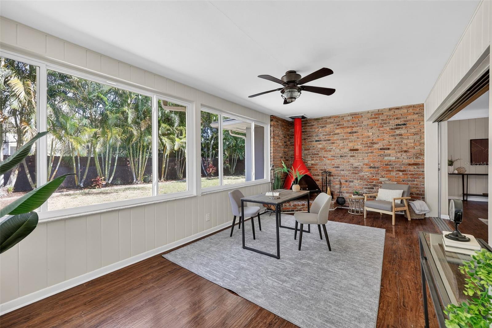 Listing photo id 8 for 2264 St Charles Drive