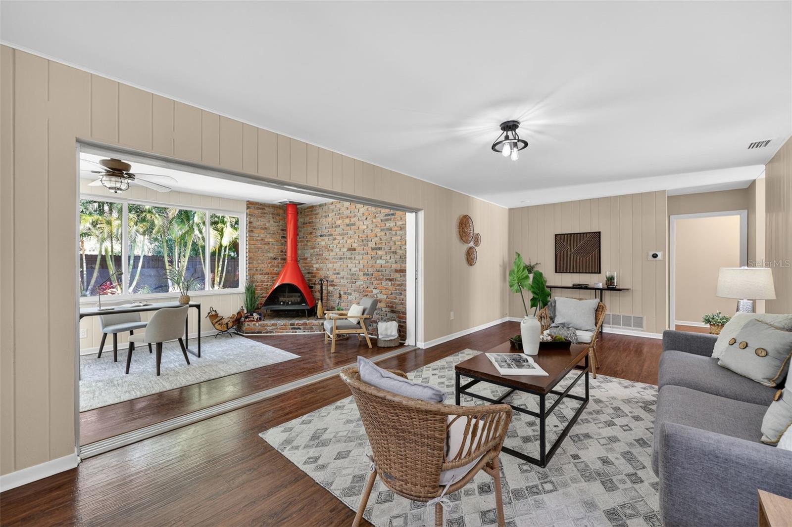 Listing photo id 11 for 2264 St Charles Drive