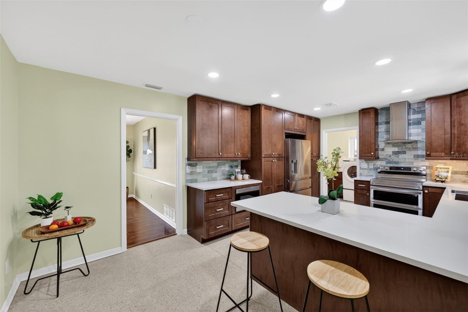 Listing photo id 13 for 2264 St Charles Drive