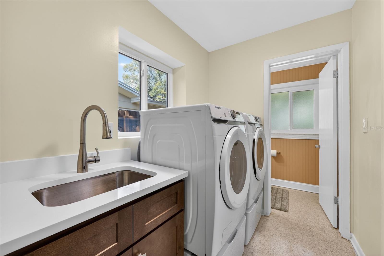 Listing photo id 18 for 2264 St Charles Drive