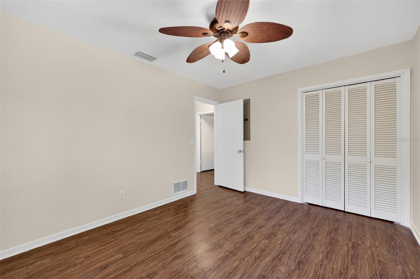 Listing photo id 25 for 2264 St Charles Drive