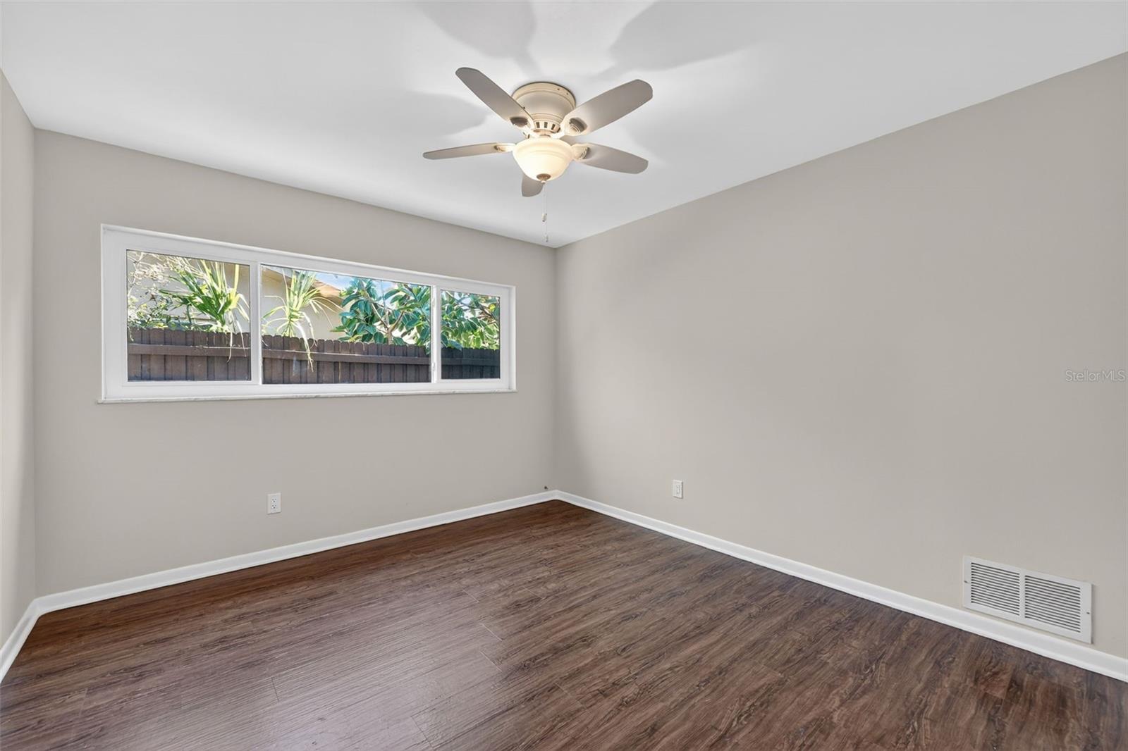 Listing photo id 27 for 2264 St Charles Drive