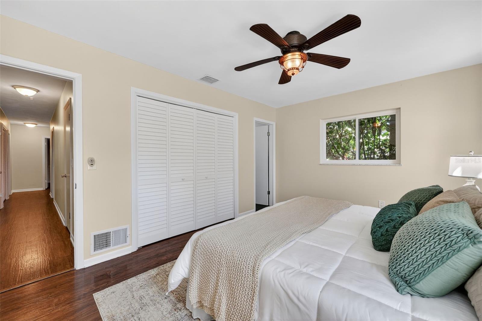 Listing photo id 32 for 2264 St Charles Drive