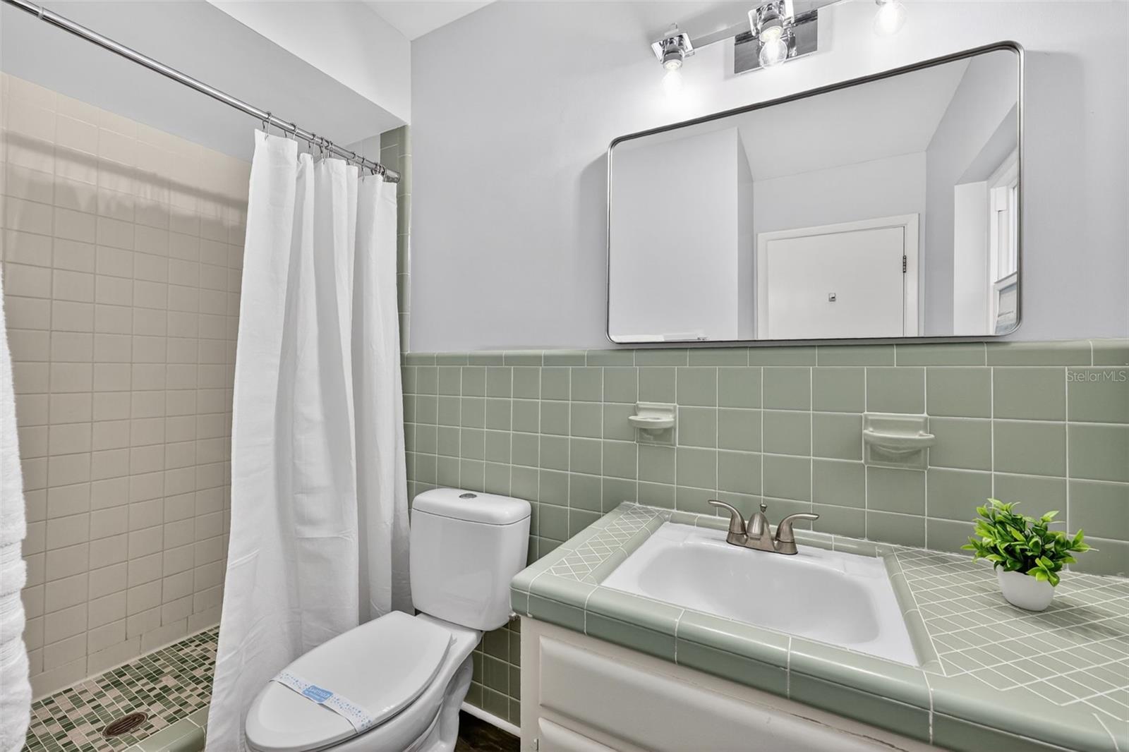 Listing photo id 34 for 2264 St Charles Drive