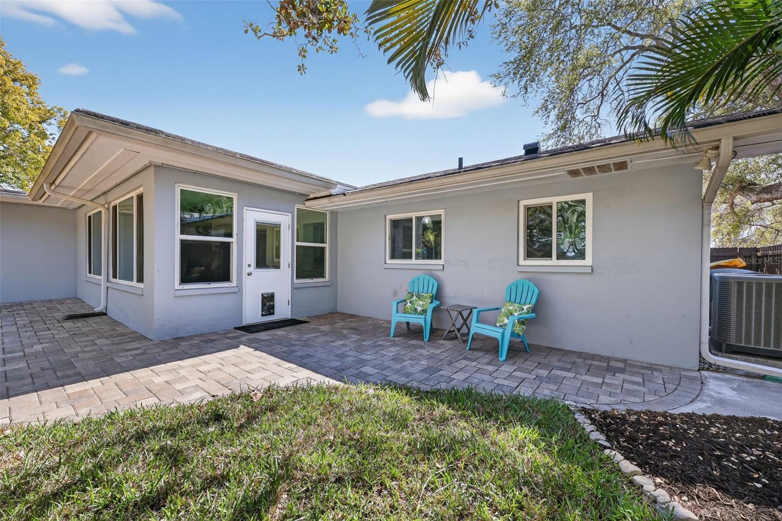 Listing photo id 35 for 2264 St Charles Drive