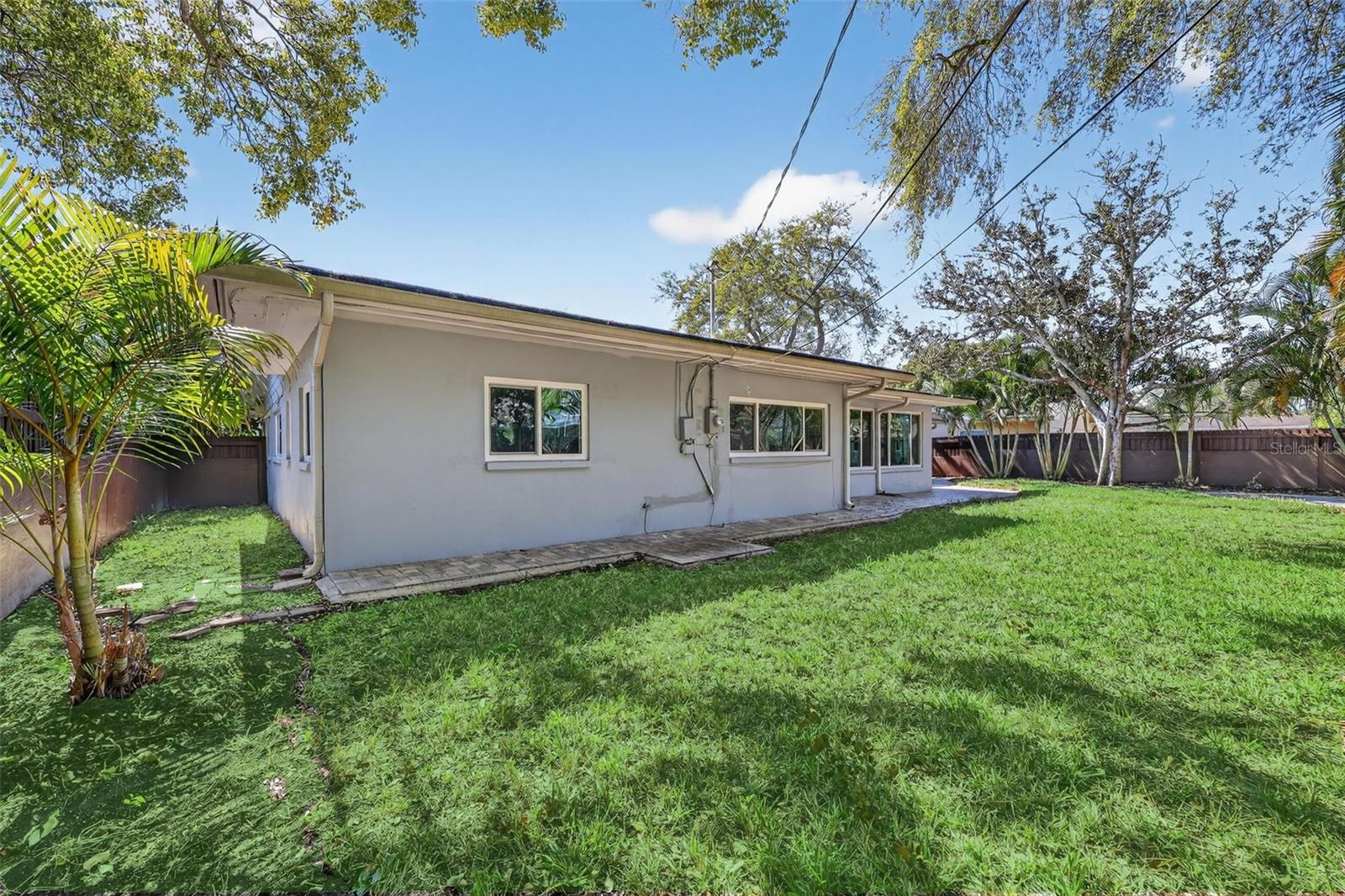 Listing photo id 37 for 2264 St Charles Drive