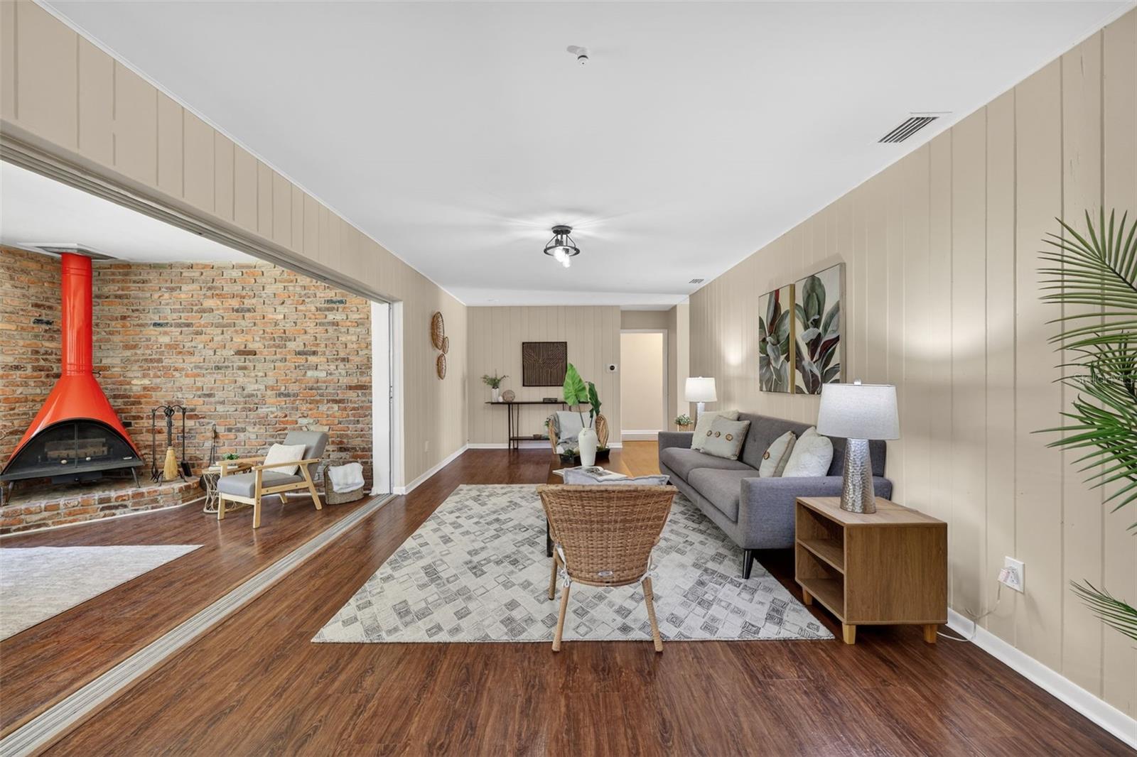 Listing photo id 2 for 2264 St Charles Drive