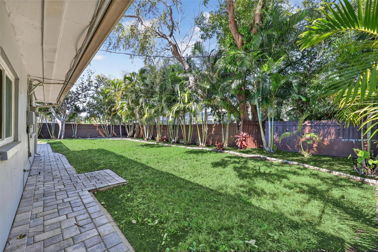 Listing photo id 38 for 2264 St Charles Drive