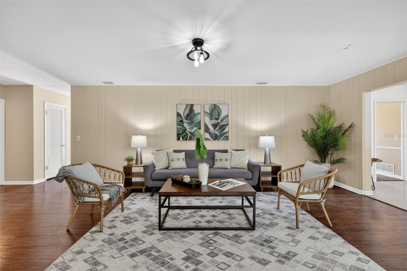 Listing photo id 4 for 2264 St Charles Drive