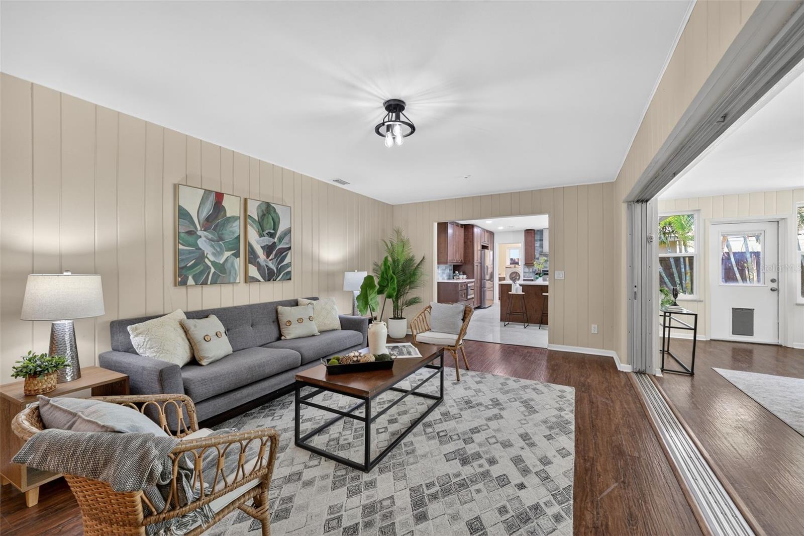 Listing photo id 5 for 2264 St Charles Drive