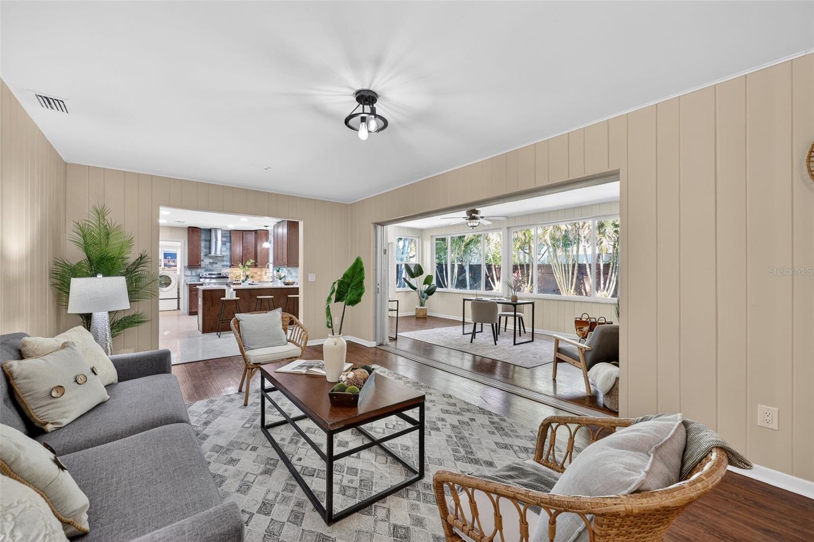 Listing photo id 6 for 2264 St Charles Drive